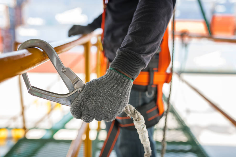 Formation Lyon pour le travail en hauteur et le port du harnais